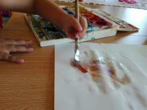 Wasserfarben und Kinder, Linkshänder